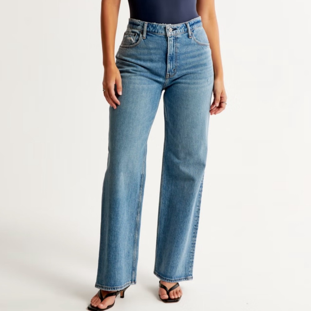 Abercrombie 90’s Relaxed Jean NWT